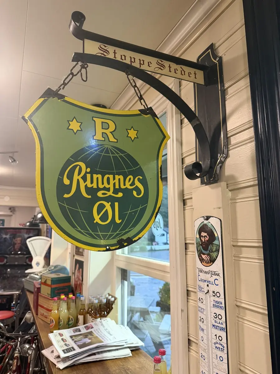 StoppeStedet Ringnes beer sign