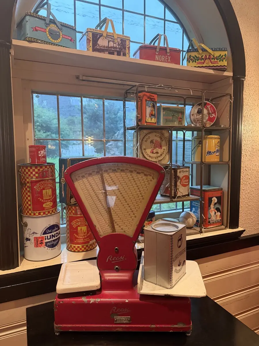 Vintage red shop scale